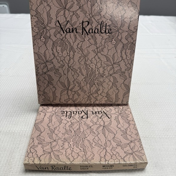 Van Raalte Accessories - 4-Vtg 50s VAN RAALTE Sheer Celebrity 8.5M Nylon Hose Stockings Seams New 2 Boxes